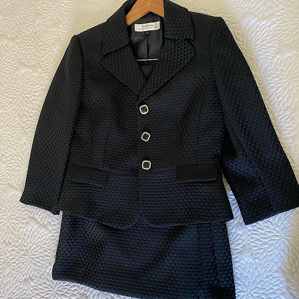 Tahari Suit Jacket and Skirt. Worn once. Like new. Both size 6.